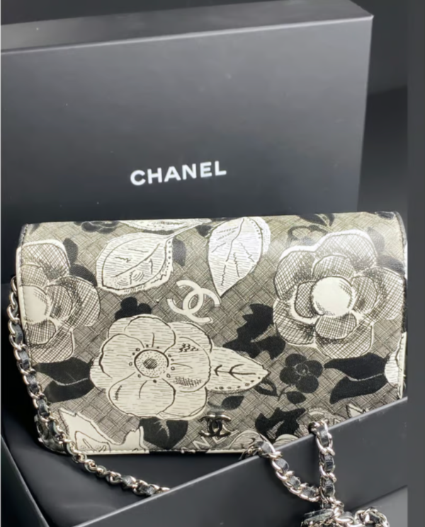 CHANEL LIMITED EDITION FLORAL WALLET ON A CHAIN Online Sale