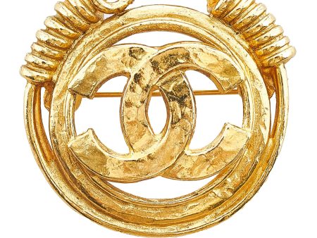 Chanel CC Brooch (SHG-zkE6ur) on Sale