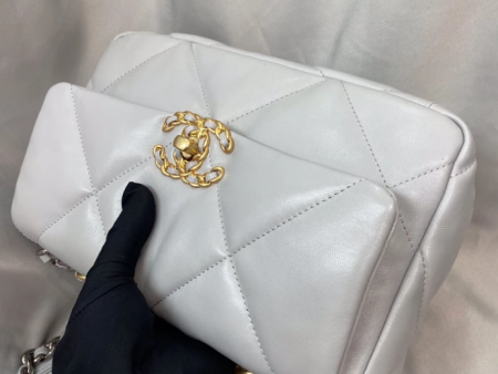 Chanel 19 Maxi Flap Bag White For Discount